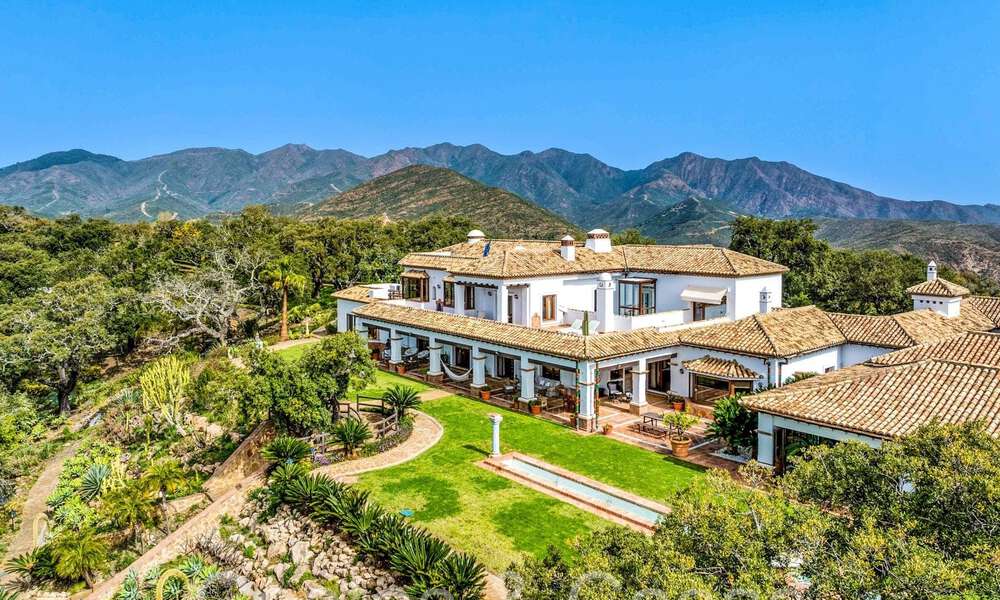 Grand domaine andalou à vendre sur un terrain surélevé de 5 hectares dans les collines de l'est de Marbella 67550