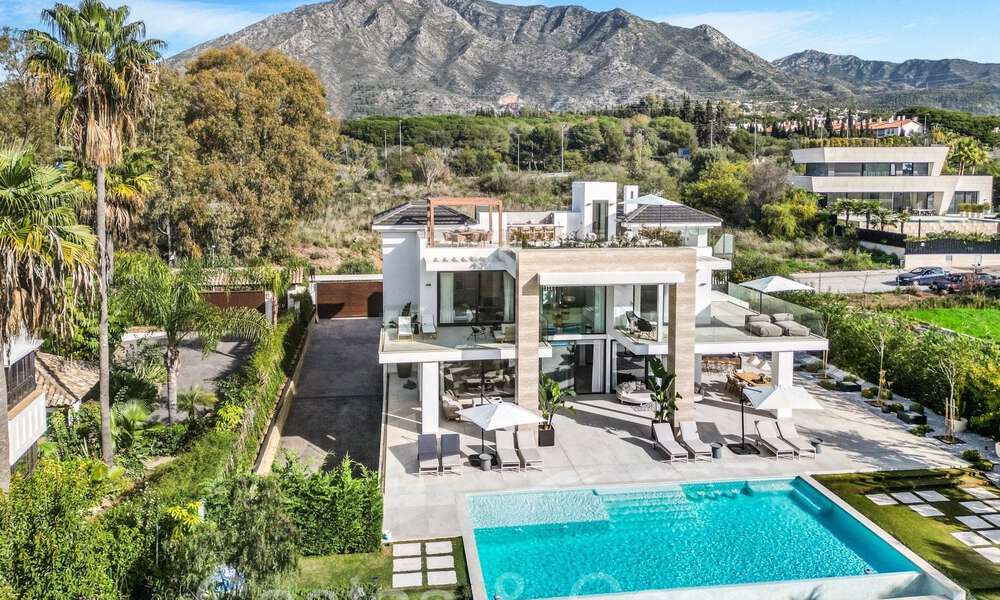 Villa de luxe moderniste à vendre dans un quartier résidentiel exclusif et fermé sur le Golden Mile de Marbella 67625