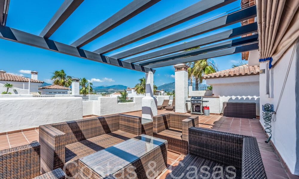 Penthouse à vendre à distance de marche de la plage et du centre de San Pedro, Marbella 67701