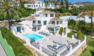 Villa de luxe élégamment rénovée avec vue sur la mer à vendre dans la vallée du golf de Nueva Andalucia, Marbella 67746 