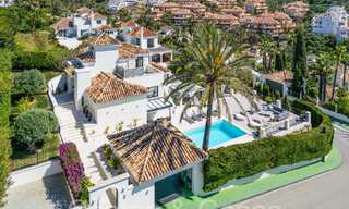 Villa de luxe élégamment rénovée avec vue sur la mer à vendre dans la vallée du golf de Nueva Andalucia, Marbella 67755 