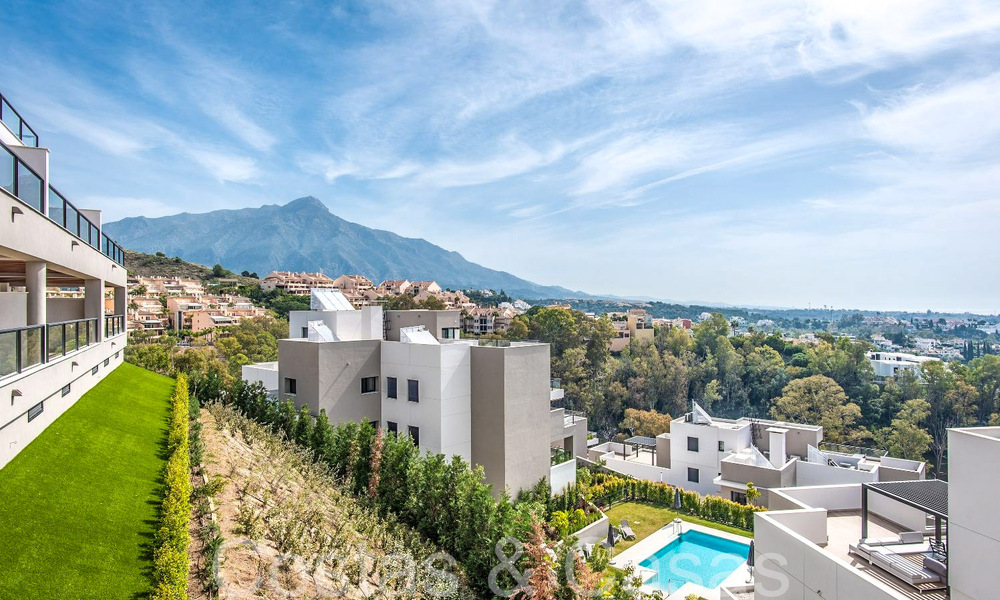 Appartement de luxe neuf à vendre au bord d'un lac idyllique avec vue sur la mer à Nueva Andalucia, Marbella 67793