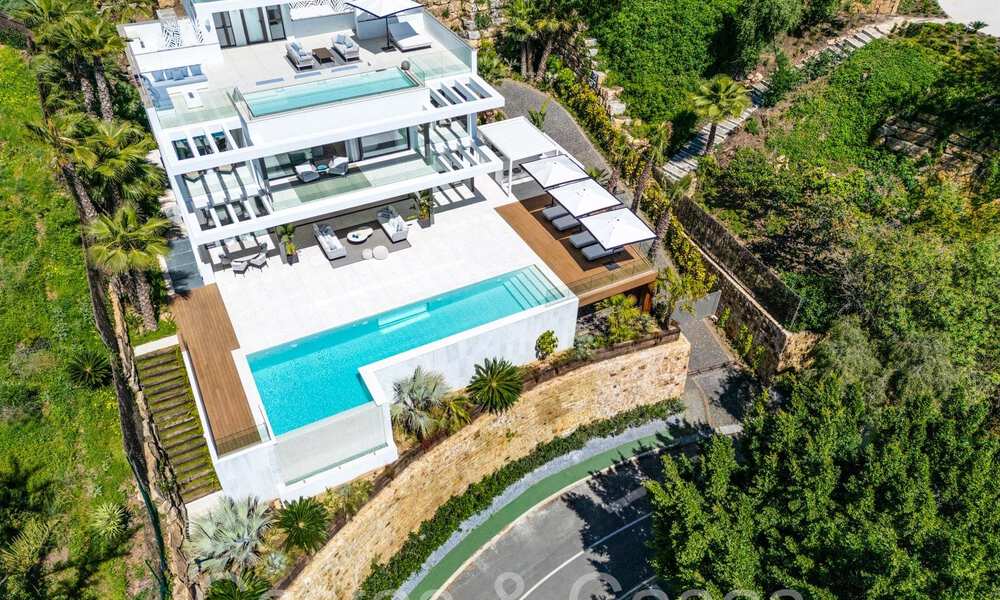 Villa de luxe moderne prête à emménager avec vue imprenable sur la mer à vendre, située à La Quinta, Marbella - Benahavis 67780