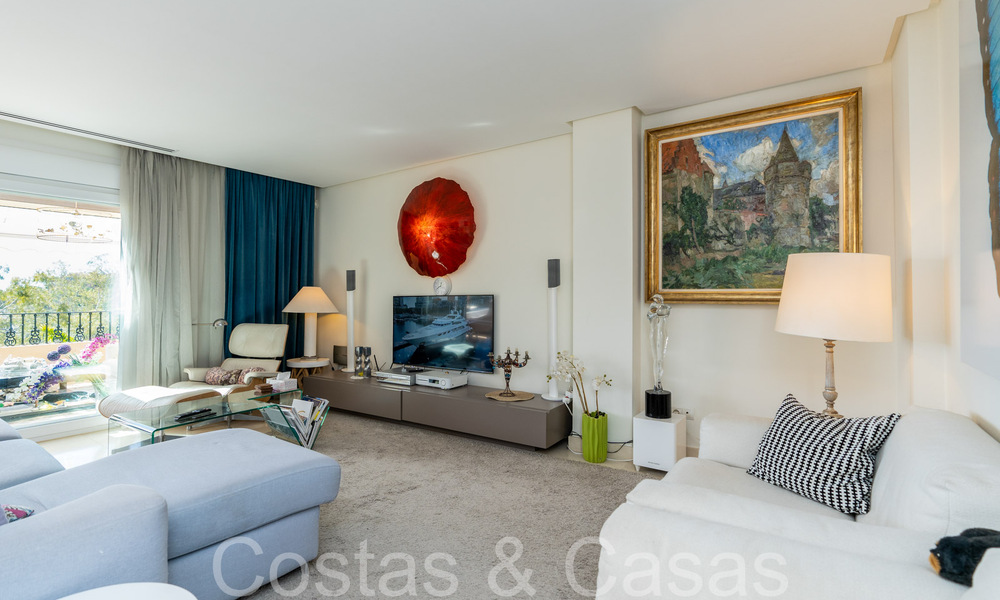 Penthouse en duplex spacieux et lumineux à vendre situé à Nueva Andalucia, Marbella 67988