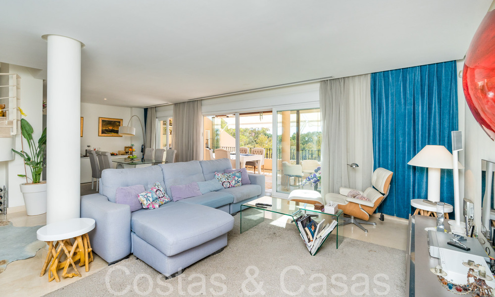 Penthouse en duplex spacieux et lumineux à vendre situé à Nueva Andalucia, Marbella 68002