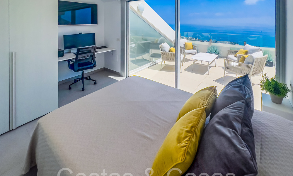 Penthouse en duplex luxueux et moderne avec vue panoramique sur la mer à vendre à Benalmadena, Costa del Sol 68043