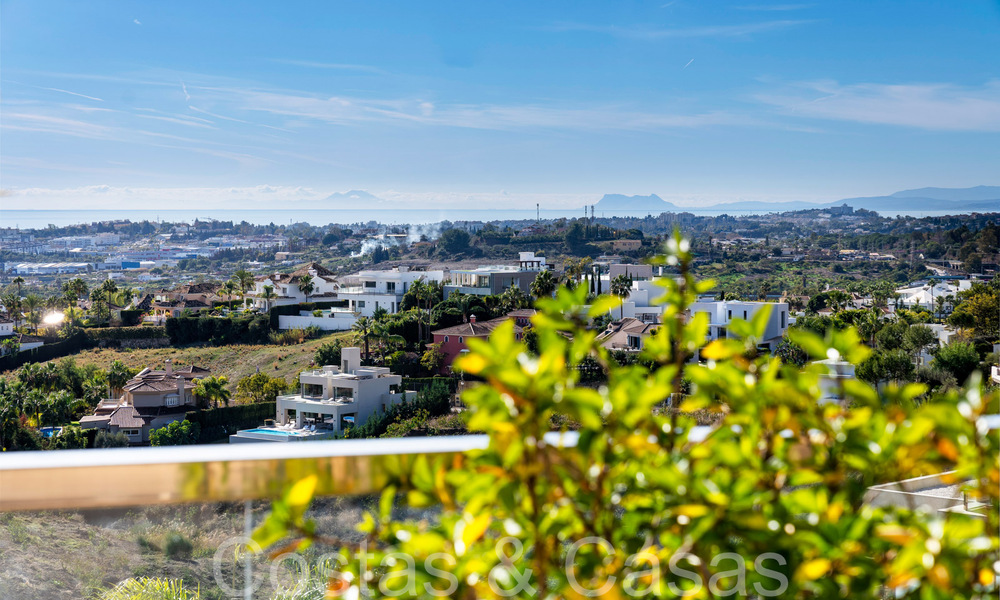 Luxueux appartement à vendre avec vue dégagée et panoramique sur la mer à Nueva Andalucia, Marbella 68083