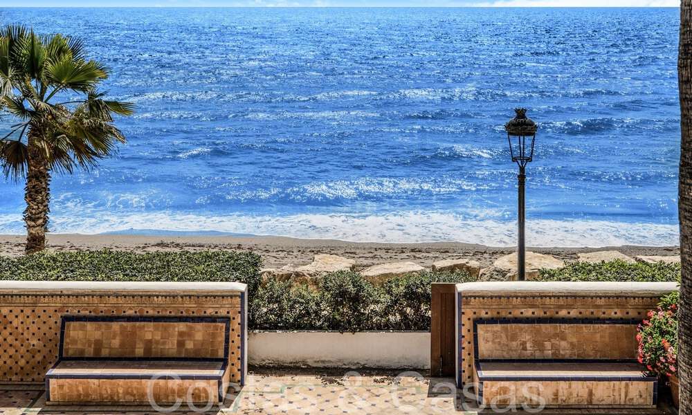 Villa de luxe avec vue dégagée sur la mer à vendre, directement sur la plage du prestigieux Golden Mile de Marbella 68310