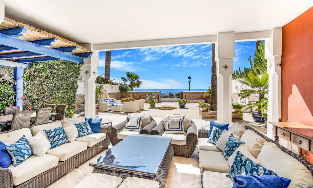 Villa de luxe avec vue dégagée sur la mer à vendre, directement sur la plage du prestigieux Golden Mile de Marbella 68315