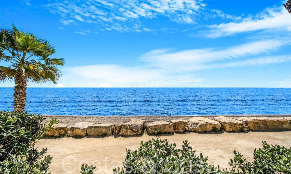 Villa de luxe avec vue dégagée sur la mer à vendre, directement sur la plage du prestigieux Golden Mile de Marbella 68319