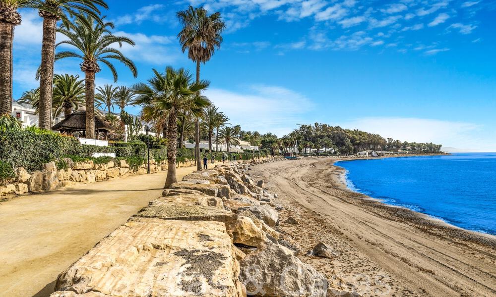 Villa de luxe avec vue dégagée sur la mer à vendre, directement sur la plage du prestigieux Golden Mile de Marbella 68345