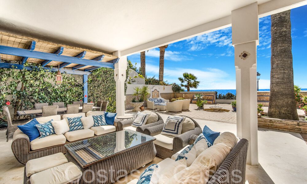 Villa de luxe avec vue dégagée sur la mer à vendre, directement sur la plage du prestigieux Golden Mile de Marbella 68360