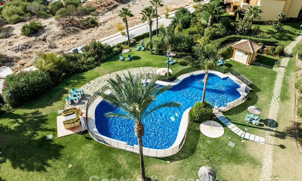 Appartement de luxe à vendre à quelques pas de Puerto Banus et de la plage à Nueva Andalucia, Marbella 67869