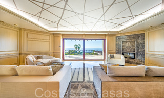 Imposante villa de style unique à vendre avec vue panoramique sur la mer située sur les collines de Marbella Est 68182 