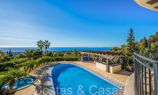 Imposante villa de style unique à vendre avec vue panoramique sur la mer située sur les collines de Marbella Est 68188 