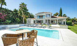 Villa de luxe contemporaine rénovée à vendre, en première ligne de golf à Nueva Andalucia, Marbella 70516 