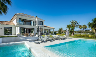 Villa de luxe contemporaine rénovée à vendre, en première ligne de golf à Nueva Andalucia, Marbella 70518 