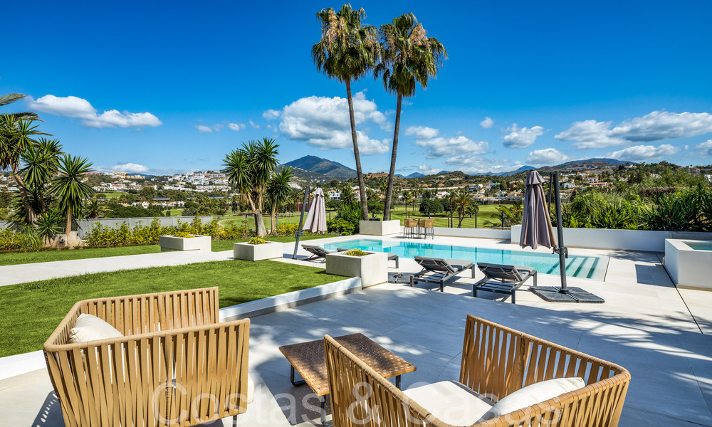 Villa de luxe contemporaine rénovée à vendre, en première ligne de golf à Nueva Andalucia, Marbella 70519