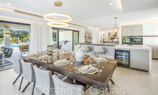 Villa de luxe contemporaine rénovée à vendre, en première ligne de golf à Nueva Andalucia, Marbella 70521 