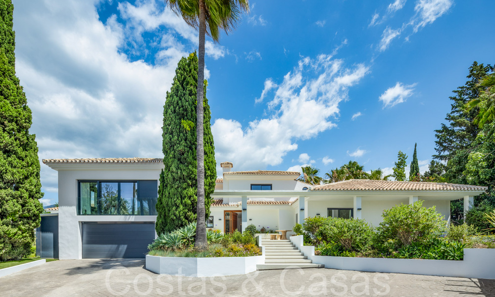 Villa de luxe contemporaine rénovée à vendre, en première ligne de golf à Nueva Andalucia, Marbella 70532