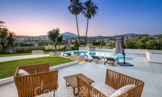 Villa de luxe contemporaine rénovée à vendre, en première ligne de golf à Nueva Andalucia, Marbella 70535 