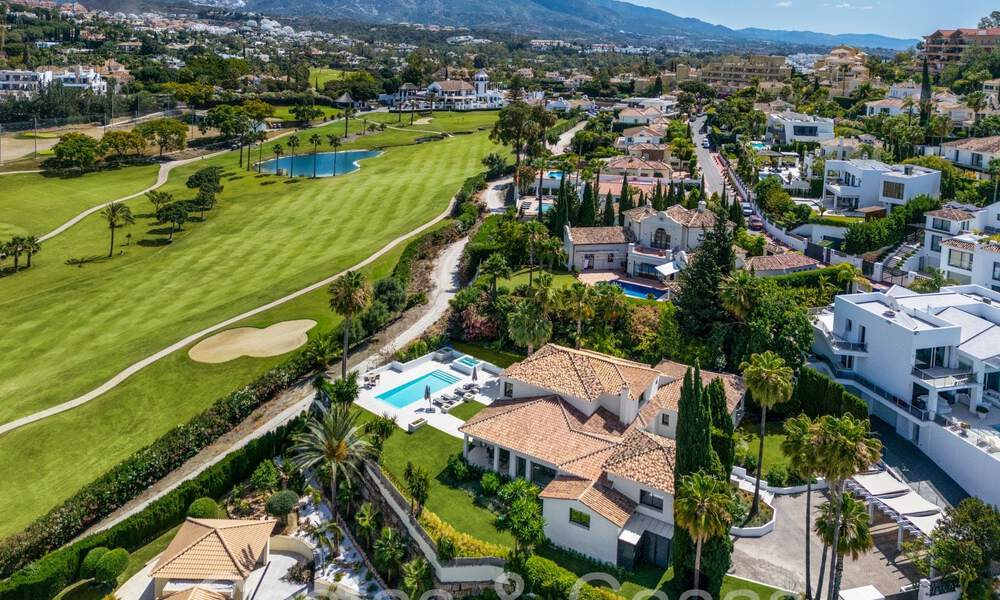 Villa de luxe contemporaine rénovée à vendre, en première ligne de golf à Nueva Andalucia, Marbella 70539