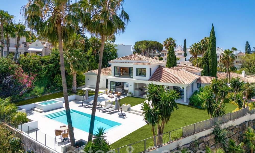 Villa de luxe contemporaine rénovée à vendre, en première ligne de golf à Nueva Andalucia, Marbella 70540