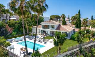 Villa de luxe contemporaine rénovée à vendre, en première ligne de golf à Nueva Andalucia, Marbella 70540 