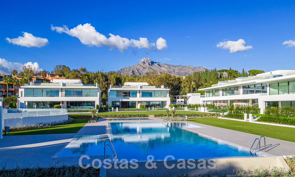 Revente! Maison design ultramoderne à vendre dans un complexe privilégié sur le Golden Mile de Marbella 69355