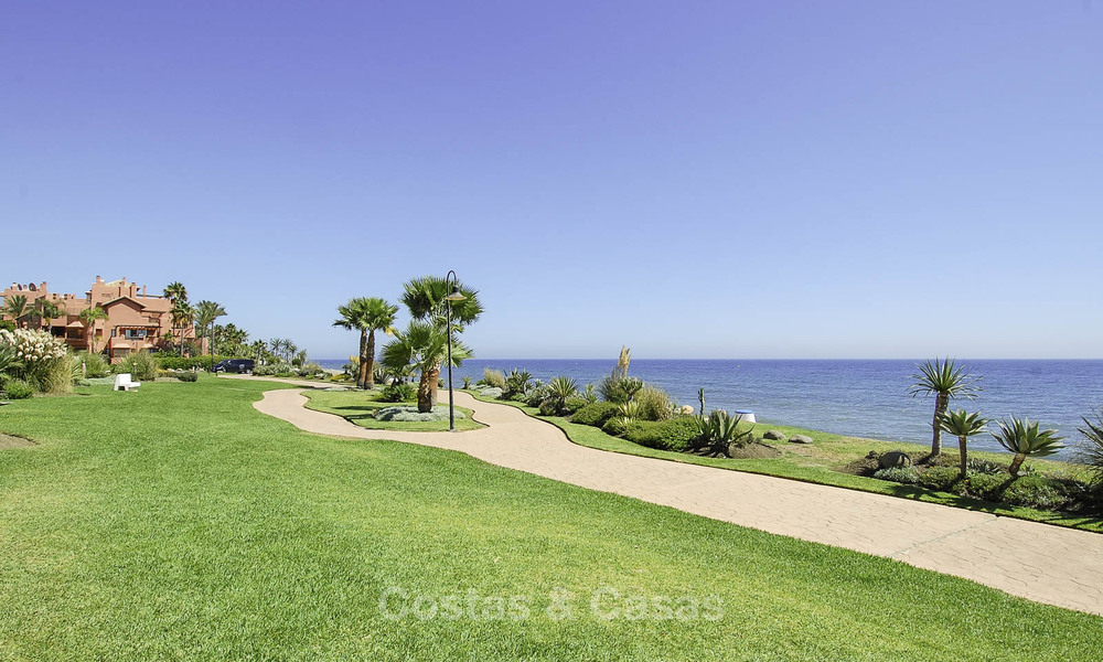 Appartement supérieur avec jardin dans un complexe privilégié en bord de mer sur le New Golden Mile entre Marbella et Estepona 69399