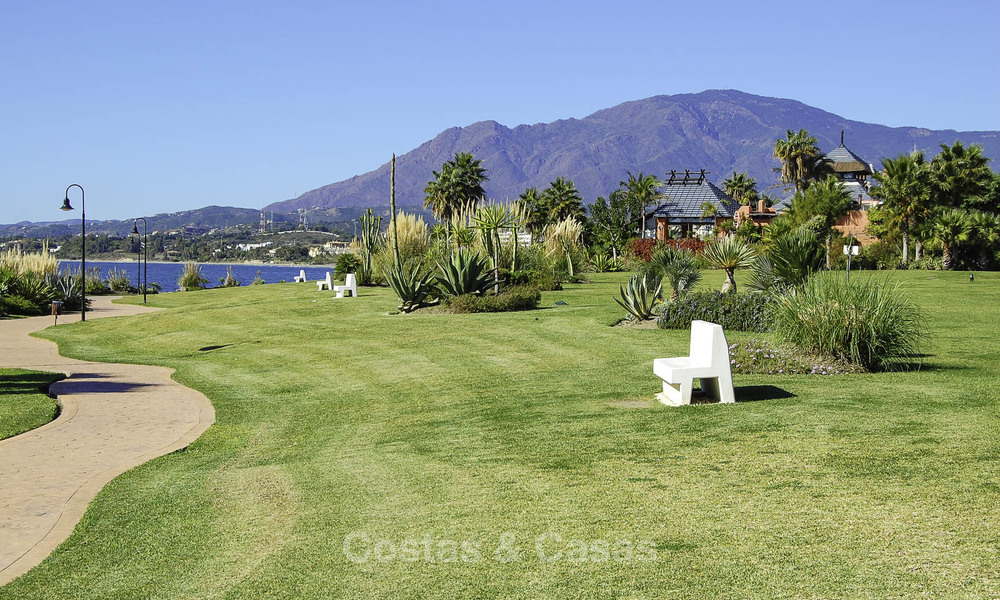 Appartement supérieur avec jardin dans un complexe privilégié en bord de mer sur le New Golden Mile entre Marbella et Estepona 69401