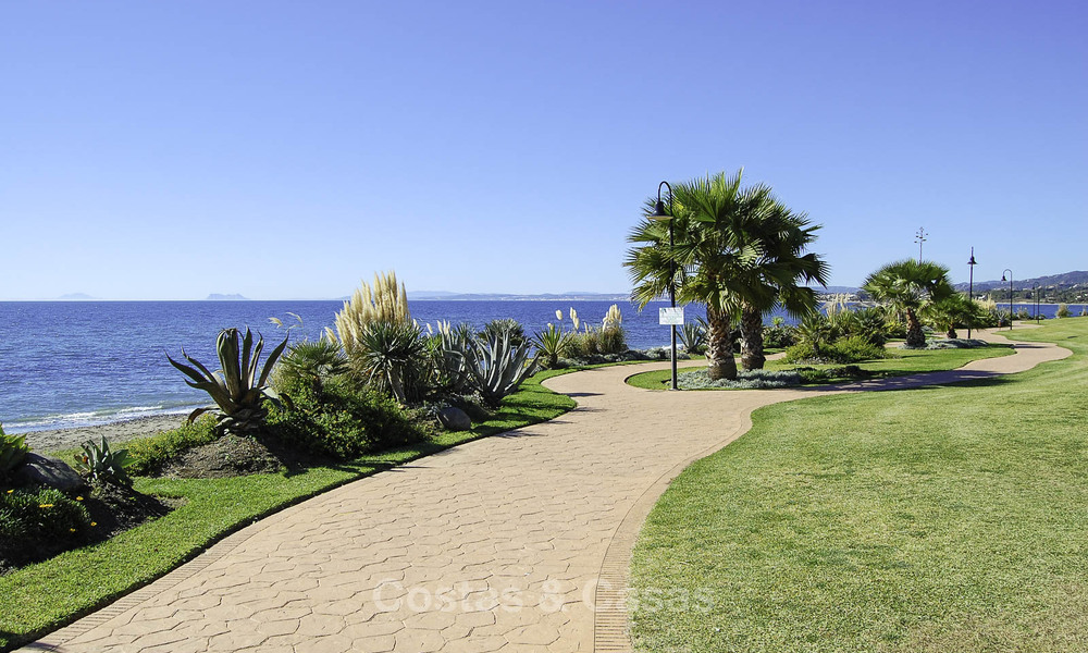 Appartement supérieur avec jardin dans un complexe privilégié en bord de mer sur le New Golden Mile entre Marbella et Estepona 69402