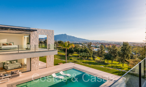 Villa de luxe supérieure à vendre, en première ligne de golf avec vue panoramique sur les montagnes, le golf et la mer à Benahavis - Marbella 69325