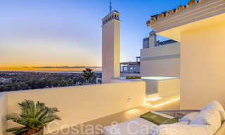 Penthouse en duplex de premier ordre avec vue panoramique sur la mer et piscine privée à vendre à Nueva Andalucia, Marbella 69454 