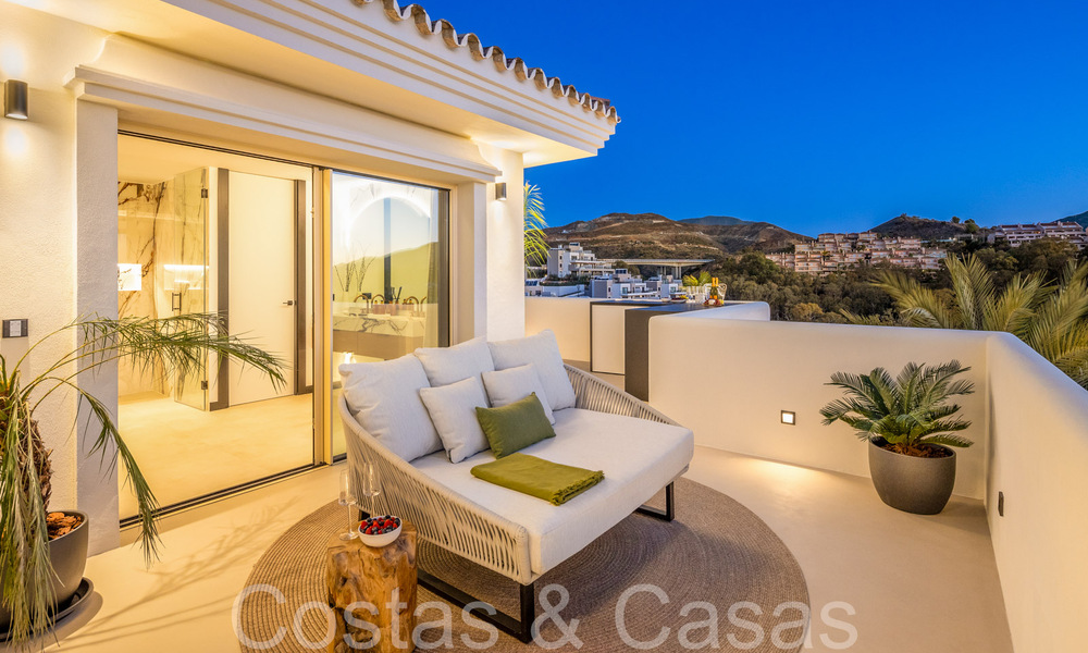 Penthouse en duplex de premier ordre avec vue panoramique sur la mer et piscine privée à vendre à Nueva Andalucia, Marbella 69455