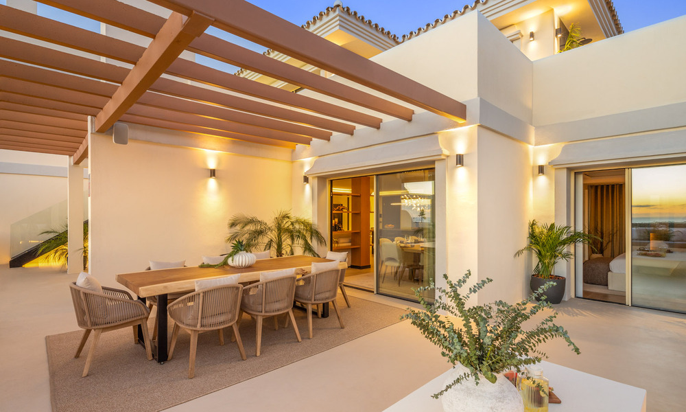 Penthouse en duplex de premier ordre avec vue panoramique sur la mer et piscine privée à vendre à Nueva Andalucia, Marbella 69456