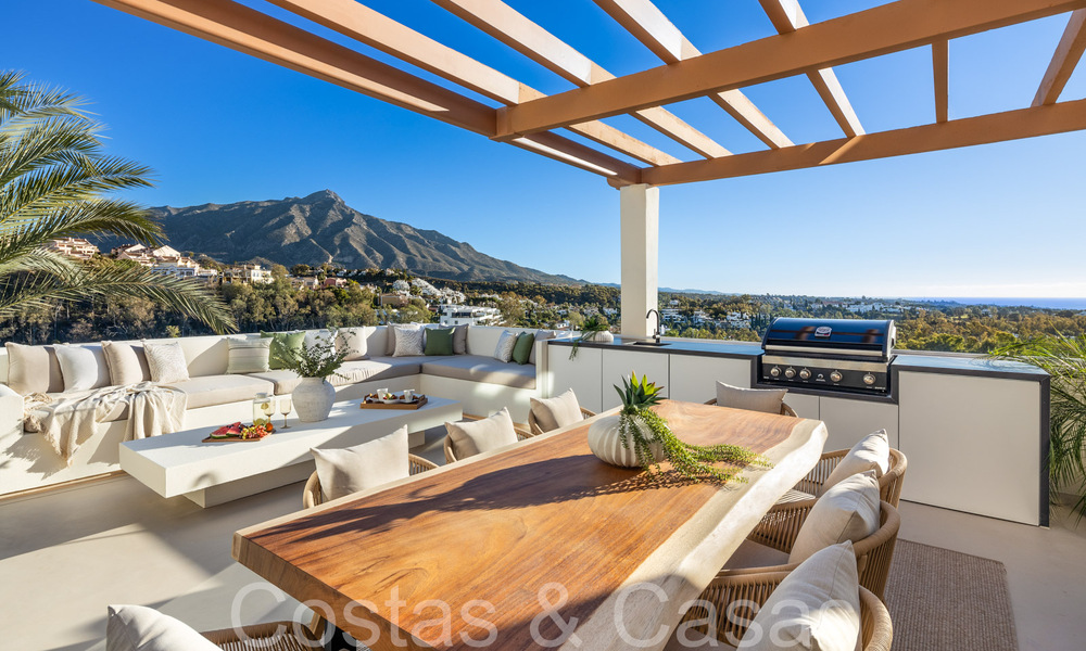 Penthouse en duplex de premier ordre avec vue panoramique sur la mer et piscine privée à vendre à Nueva Andalucia, Marbella 69461
