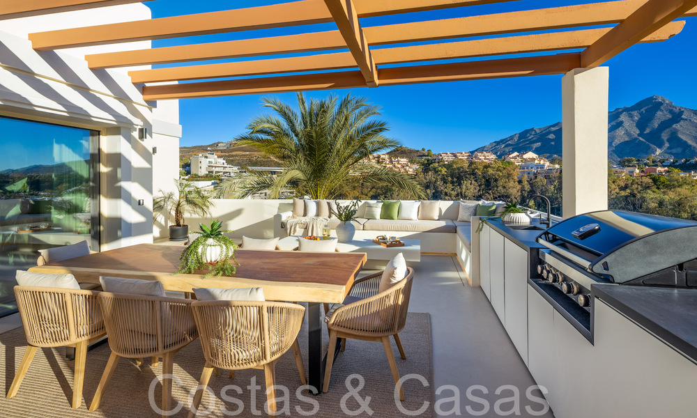 Penthouse en duplex de premier ordre avec vue panoramique sur la mer et piscine privée à vendre à Nueva Andalucia, Marbella 69463