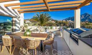 Penthouse en duplex de premier ordre avec vue panoramique sur la mer et piscine privée à vendre à Nueva Andalucia, Marbella 69463 