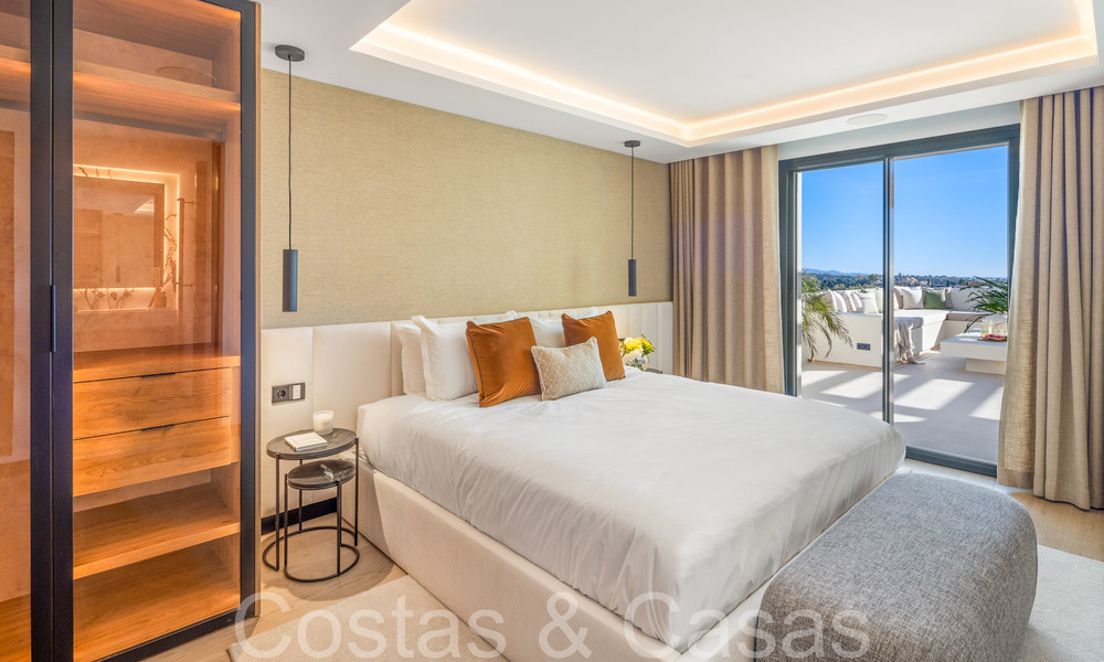 Penthouse en duplex de premier ordre avec vue panoramique sur la mer et piscine privée à vendre à Nueva Andalucia, Marbella 69470