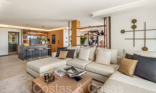 Penthouse en duplex de premier ordre avec vue panoramique sur la mer et piscine privée à vendre à Nueva Andalucia, Marbella 69478 