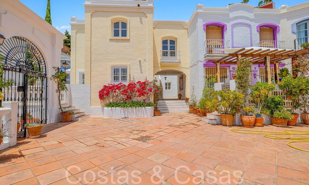 Charmante maison de ville à vendre dans une urbanisation fermée sur les collines de Marbella - Benahavis 69487