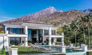 Majestueuse et classique villa de luxe andalouse à vendre dans l'exclusive Cascada de Camojan à Marbella 69499 