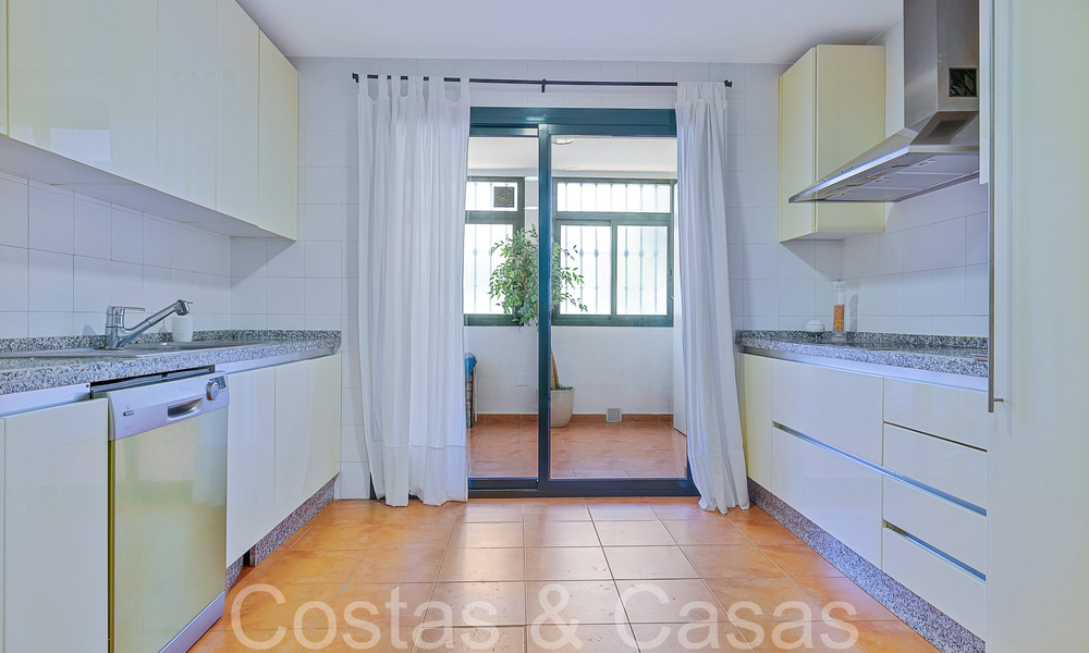 Spacieuse appartement de 3 chambres à vendre à quelques pas de la plage et du centre de San Pedro, Marbella 69543