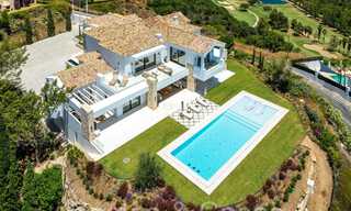 Villa de nouvelle construction de style méditerranéen et provençal à vendre dans une urbanisation fermée à Marbella - Benahavis 69885 