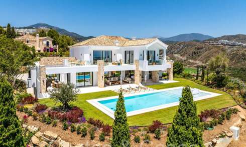 Villa de nouvelle construction de style méditerranéen et provençal à vendre dans une urbanisation fermée à Marbella - Benahavis 69886