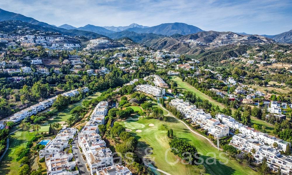 Appartement luxueusement rénové avec vue sur le golf et la mer à vendre, adjacent à un parcours de golf à La Quinta, Benahavis - Marbella 69921