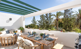 Appartement luxueusement rénové avec vue sur le golf et la mer à vendre, adjacent à un parcours de golf à La Quinta, Benahavis - Marbella 69934 