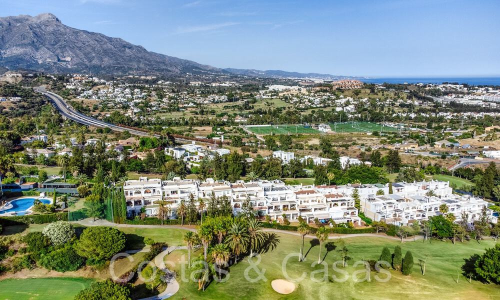 Appartement luxueusement rénové avec vue sur le golf et la mer à vendre, adjacent à un parcours de golf à La Quinta, Benahavis - Marbella 69950