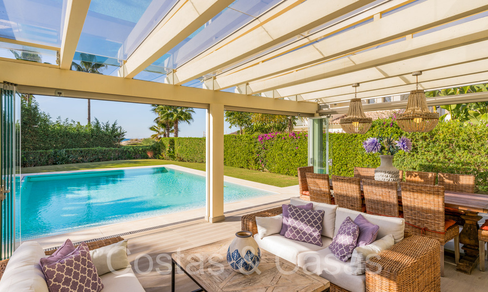 Villa spacieuse au charme andalou à vendre, première ligne de plage à l'est du centre de Marbella 70277